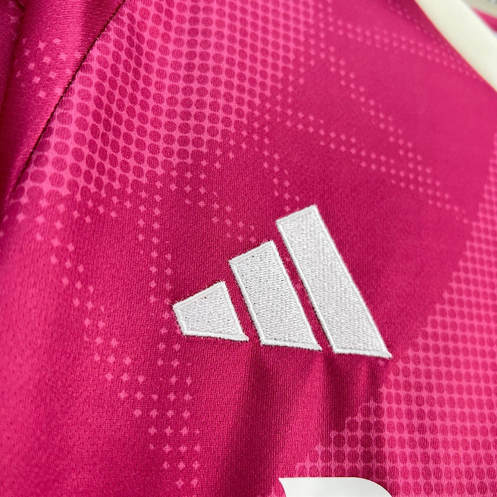 Maillot Real Madrid Domicile 2026/2027 détail col